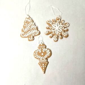 Auld Home Designs, gingerbread style, Set of 8, large Christmas ornaments.